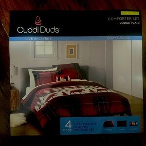 New Cuddl Duds King size Lodge Plaid print comforter set!